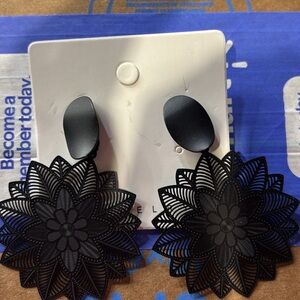 Elegant Black Floral Earrings